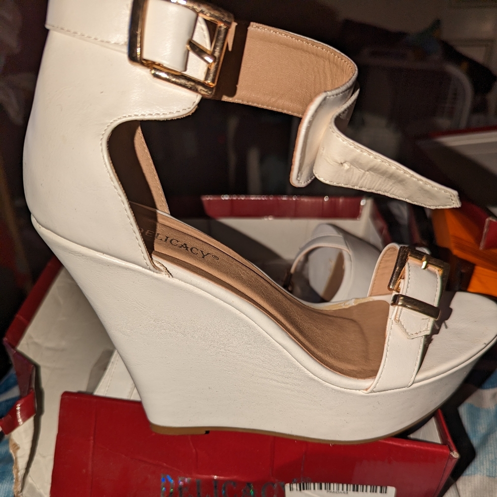 Women's shoes